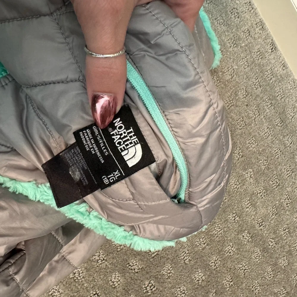 Girls North Face reversible puffer jacket